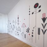 Photo d'un décoration murale avec illustrations